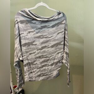Elan Slouchy Camo Longsleeve- Size L